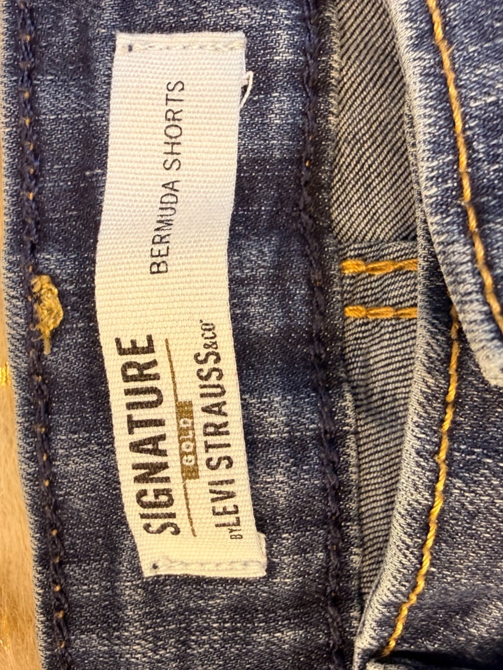 Levi's Signature Bermuda Denim Shorts Women's Size 4‎ Stretch Mid Rise Cuffed - Picture 4 of 8